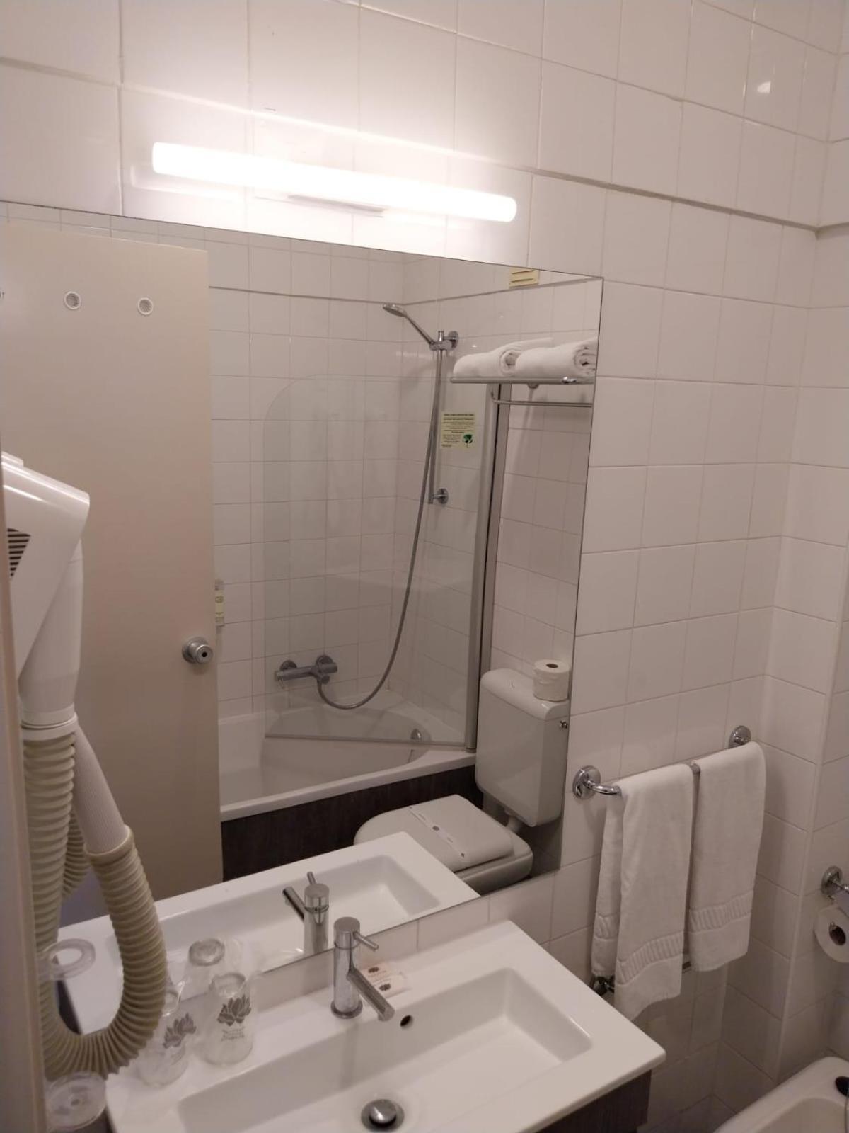 Double or Twin Room with Extra Bed,1722893361:JPEG